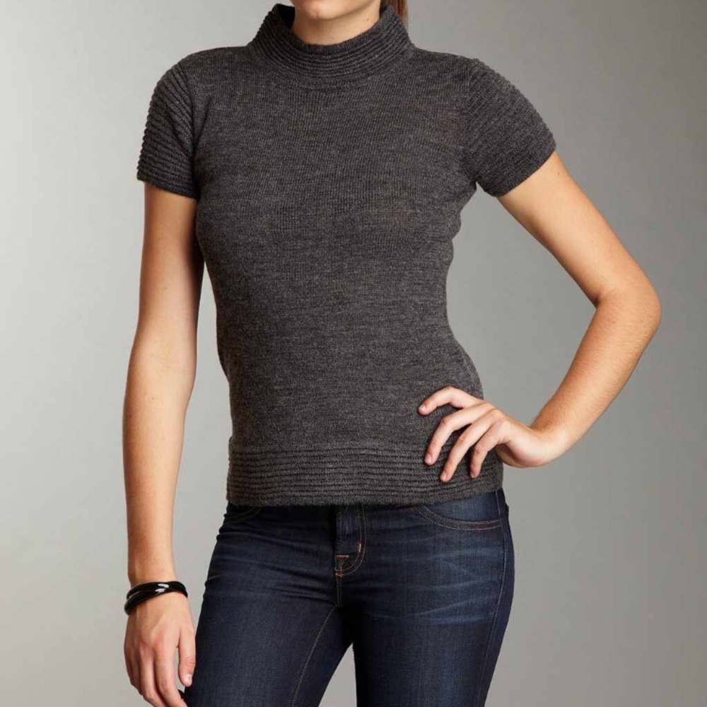 Vivienne Tam Short Sleeve Fitted Sweater Top